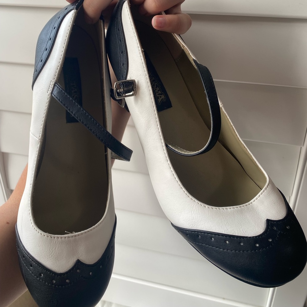 Vintage-inspired, rockabilly, saddle shoe heels